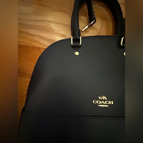 Coach HandBag - Picture 2 of 6